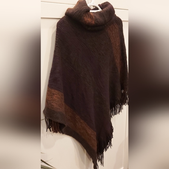 Shalimar Accessories poncho - Picture 6 of 12
